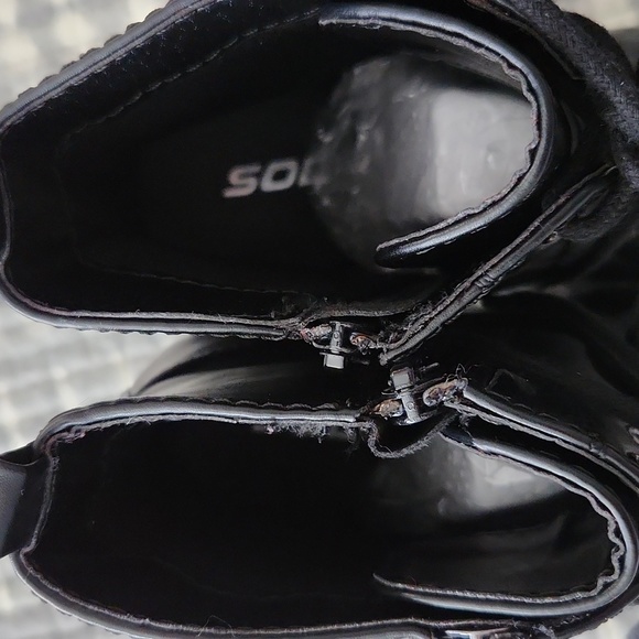 Boots - Picture 5 of 8